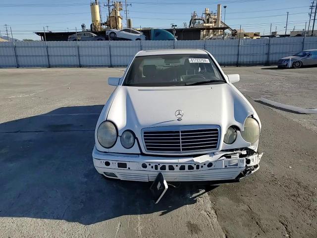 1998 Mercedes-Benz E 300Td VIN: WDBJF25F3WA566702 Lot: 81723704