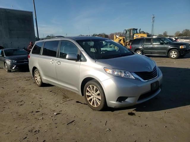 2012 Toyota Sienna - Image 12