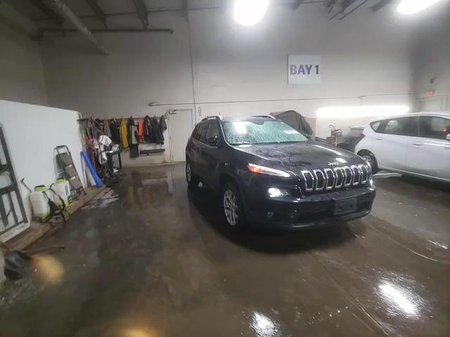 2017 Jeep Cherokee Latitude VIN: 1C4PJMCS9HW635548 Lot: 79624364