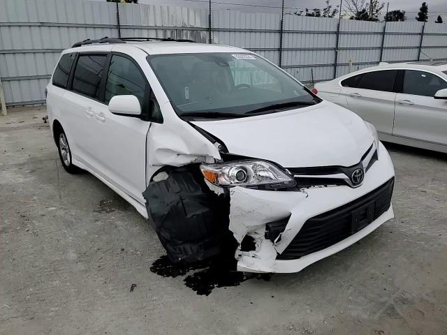 2018 Toyota Sienna - Image 12