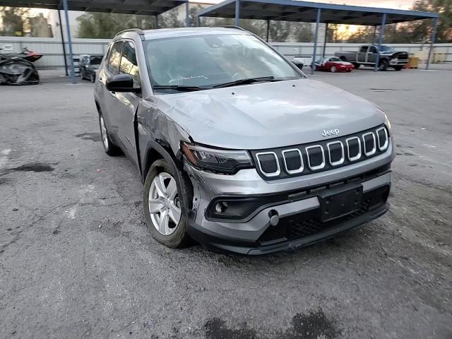 2022 Jeep Compass Latitude VIN: 3C4NJDBB8NT133415 Lot: 81204594