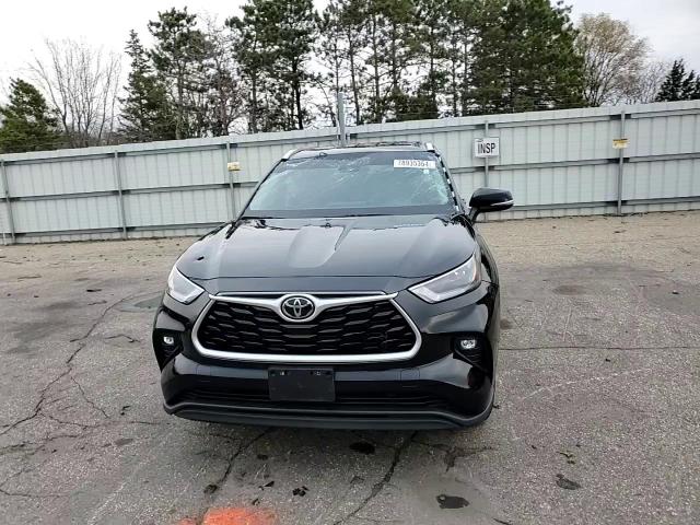 2022 Toyota Highlander - Image 12