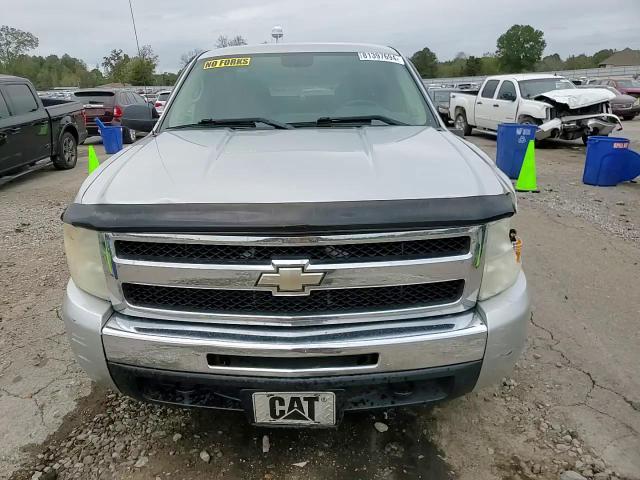 2011 Chevrolet Silverado - Image 11