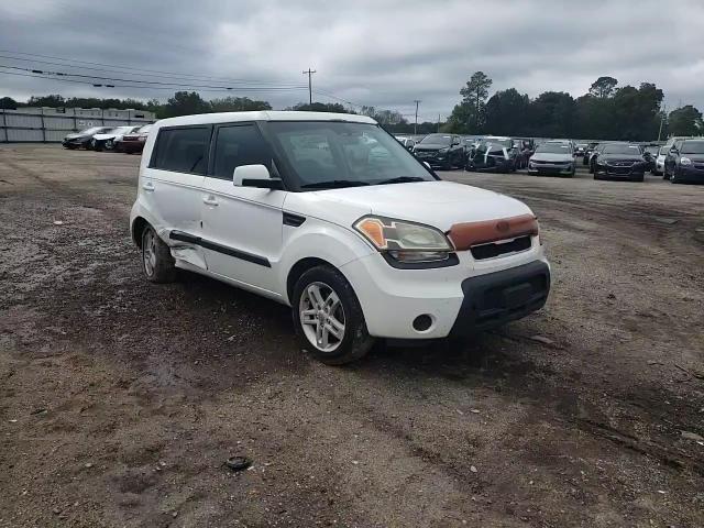 2011 Kia Soul + VIN: KNDJT2A29B7711701 Lot: 79907024