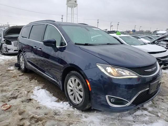 2017 Chrysler Pacifica - Image 14