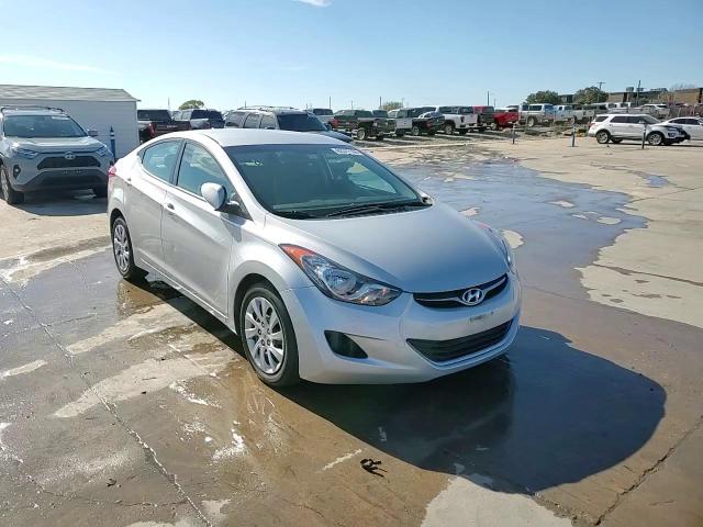 2012 Hyundai Elantra - Image 13