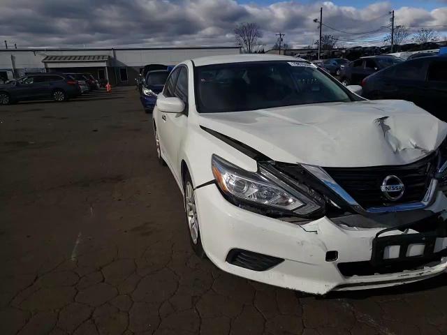 2017 Nissan Altima - Image 10
