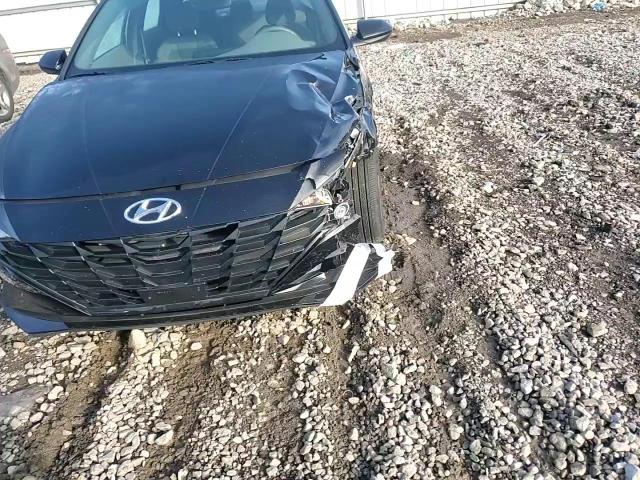 2023 Hyundai Elantra - Image 11