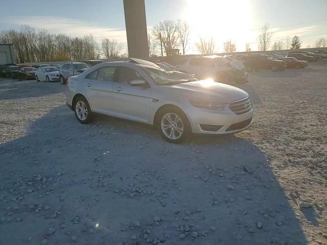 2015 Ford Taurus - Image 13
