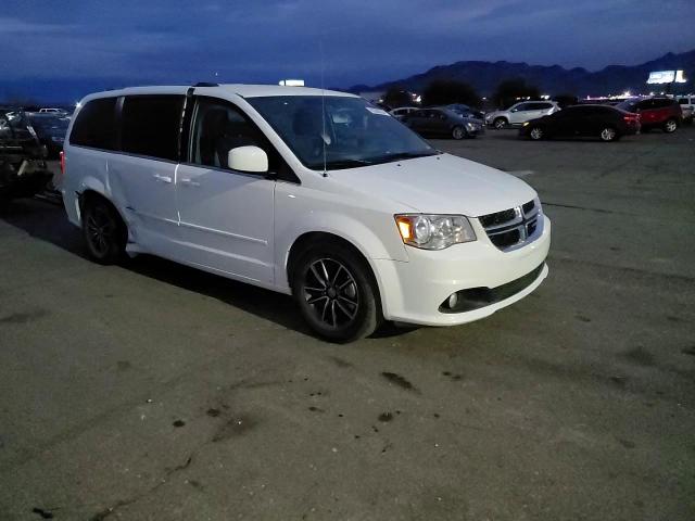 2017 Dodge Caravan - Image 11