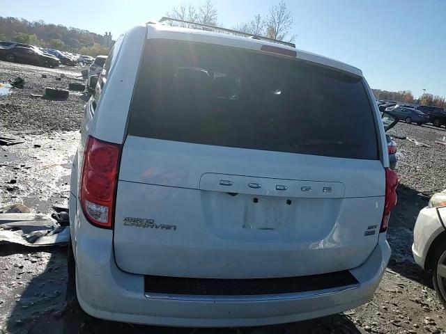 2018 Dodge Caravan - Image 13