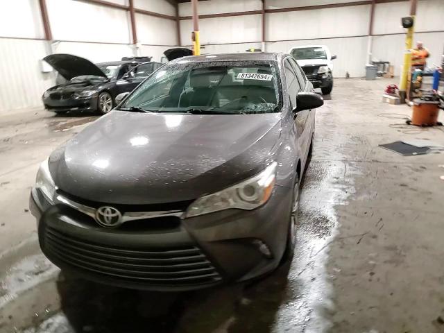 2015 Toyota Camry Le VIN: 4T4BF1FKXFR513992 Lot: 81342654