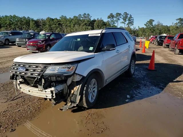 2017 Ford Explorer - Image 10