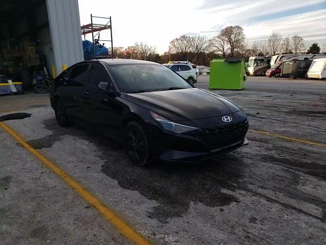 2022 Hyundai Elantra - Image 13