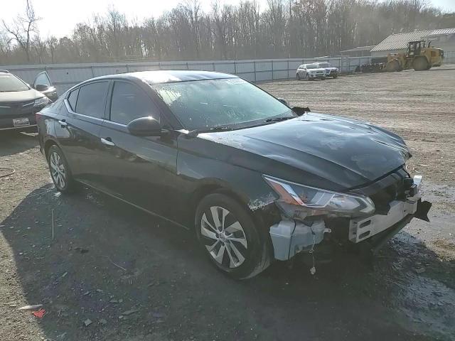 2020 Nissan Altima - Image 14