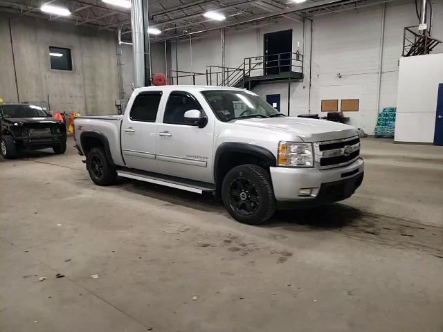 2010 Chevrolet Silverado - Image 11
