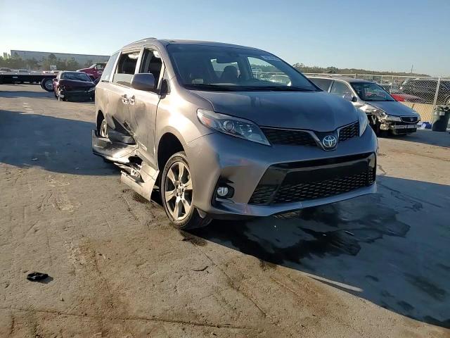 2019 Toyota Sienna - Image 14