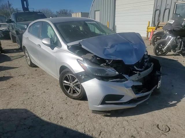 2018 Chevrolet Cruze - Image 10