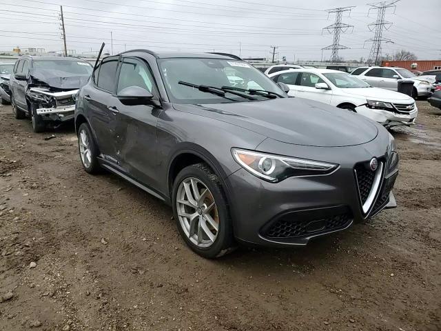 2019 Alfa Romeo Stelvio - Image 10