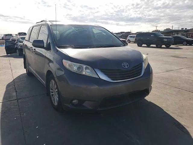 2013 Toyota Sienna - Image 12