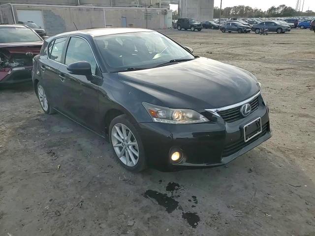 2012 Lexus CT - Image 11
