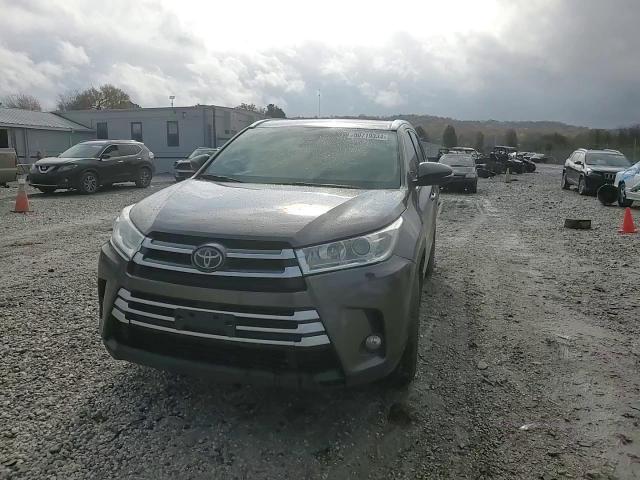 2019 Toyota Highlander - Image 12