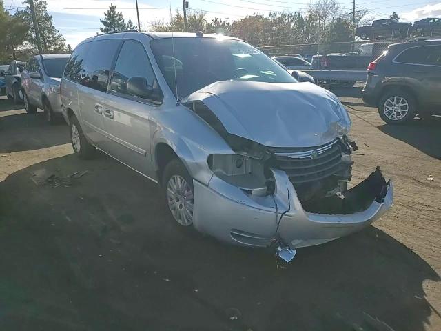 2005 Chrysler Town & Country Lx VIN: 2C4GP44R15R597358 Lot: 78890604