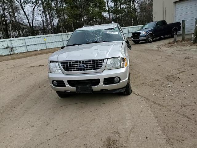 2004 Ford Explorer - Image 12