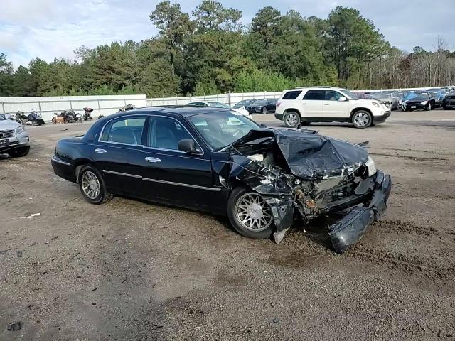 2001 Lincoln Town Car - Image 10