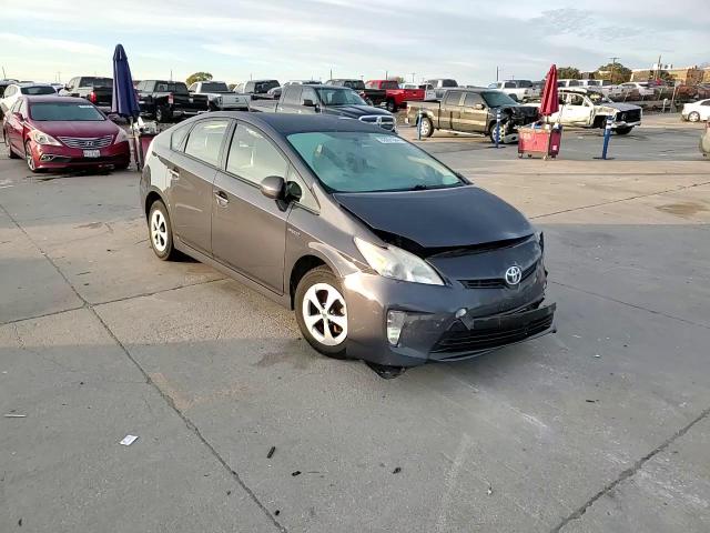 2014 Toyota Prius - Image 13