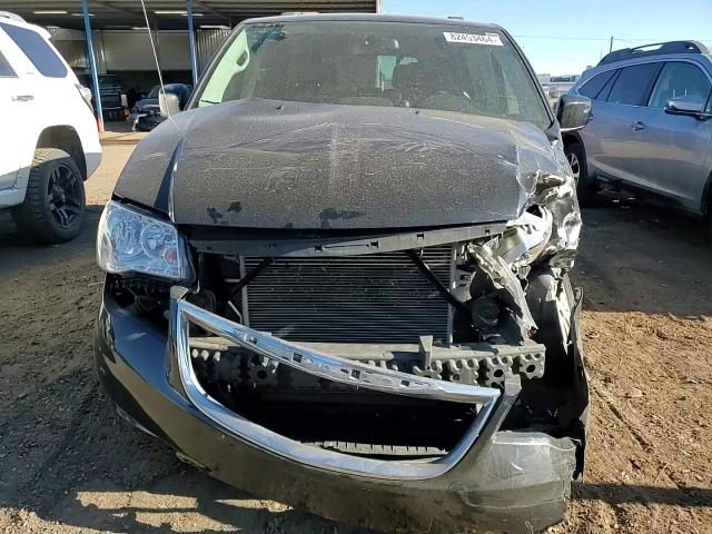 2016 Chrysler Town & Country - Image 11