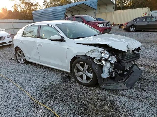 2015 Volkswagen Passat - Image 10