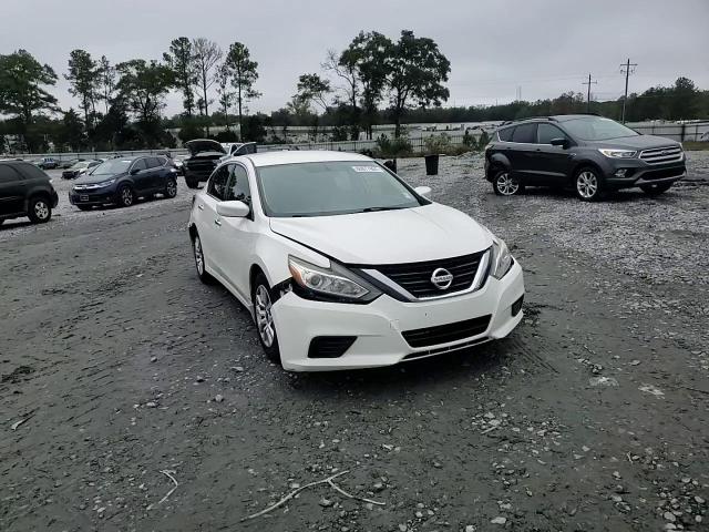 2018 Nissan Altima - Image 14
