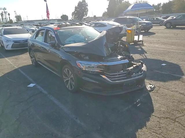 2020 Volkswagen Passat - Image 11