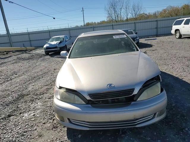 2001 Lexus ES - Image 10