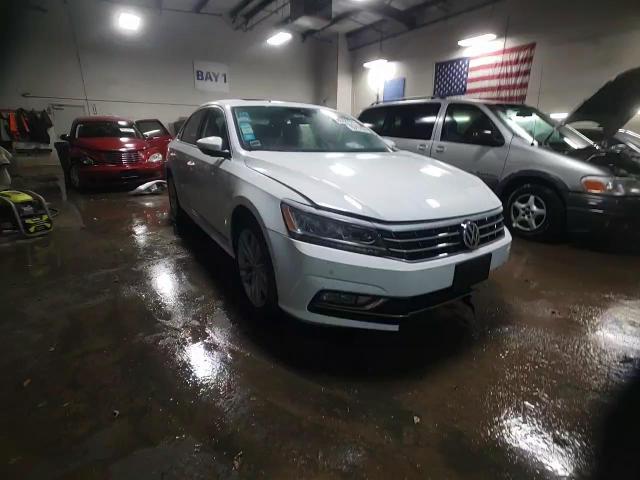 2018 Volkswagen Passat - Image 13