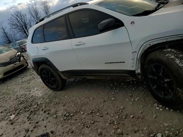 2018 Jeep Cherokee - Image 12