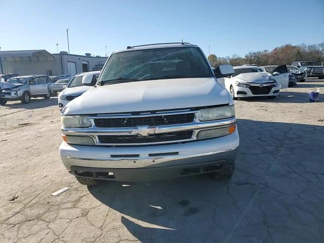 2004 Chevrolet Suburban - Image 12