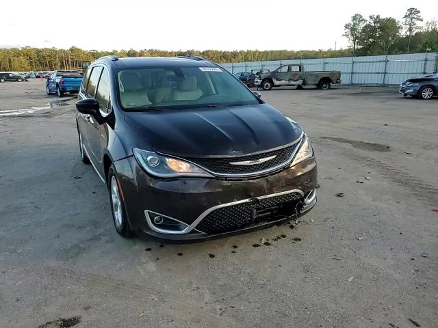 2017 Chrysler Pacifica - Image 15