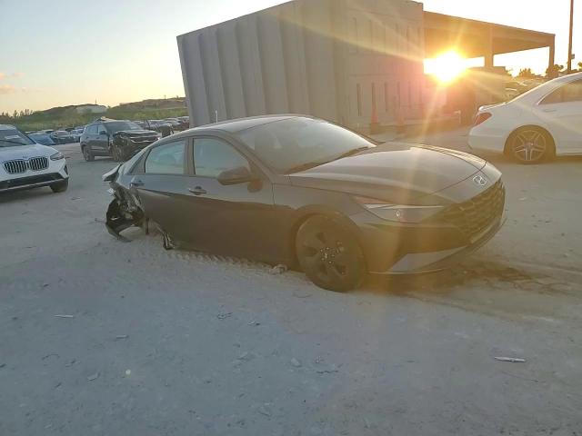 2021 Hyundai Elantra - Image 10