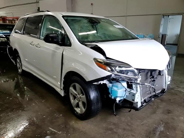 2019 Toyota Sienna - Image 15
