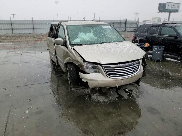 2015 Chrysler Town & Country Touring VIN: 2C4RC1BG8FR672918 Lot: 81028574