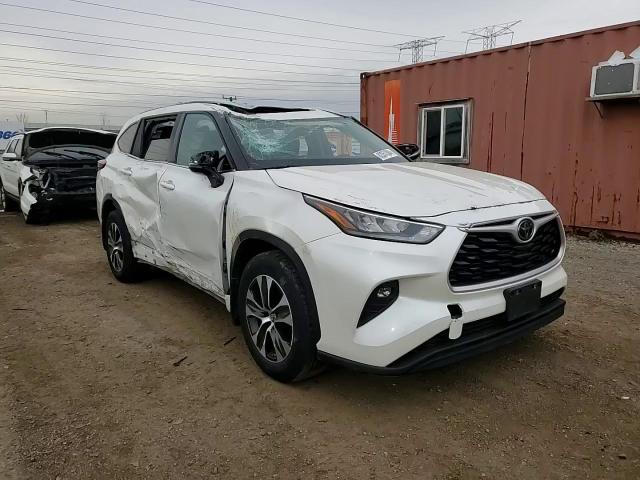 2020 Toyota Highlander - Image 12