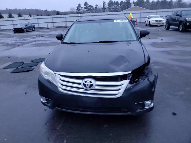 2011 Toyota Avalon - Image 11