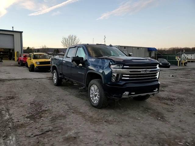 2022 Chevrolet Silverado - Image 13