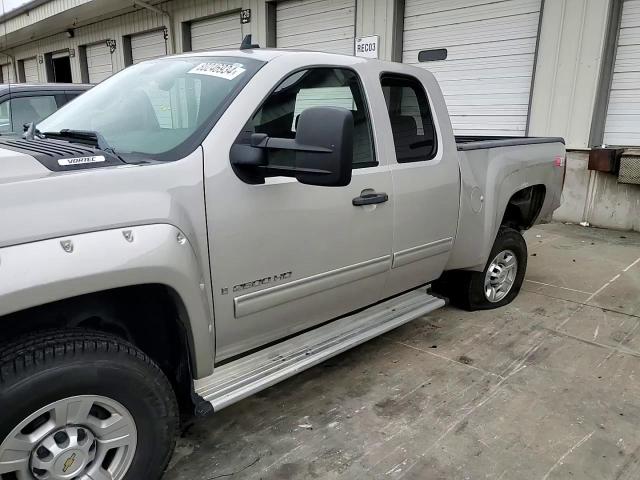 2009 Chevrolet Silverado - Image 11