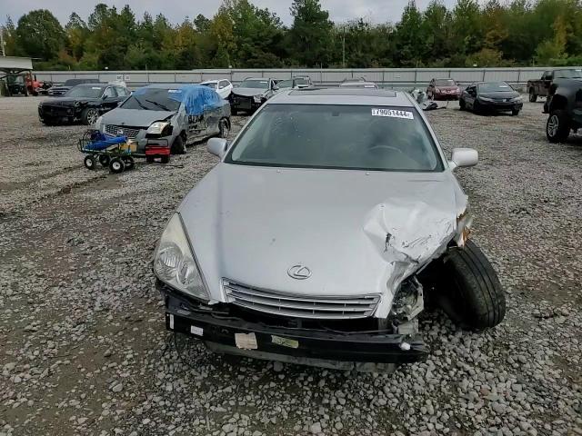 2004 Lexus ES - Image 11