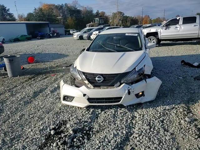 2018 Nissan Altima - Image 10