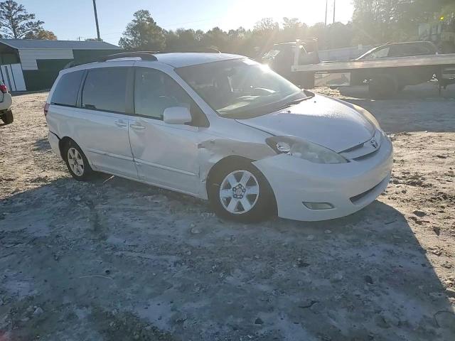 2007 Toyota Sienna - Image 11