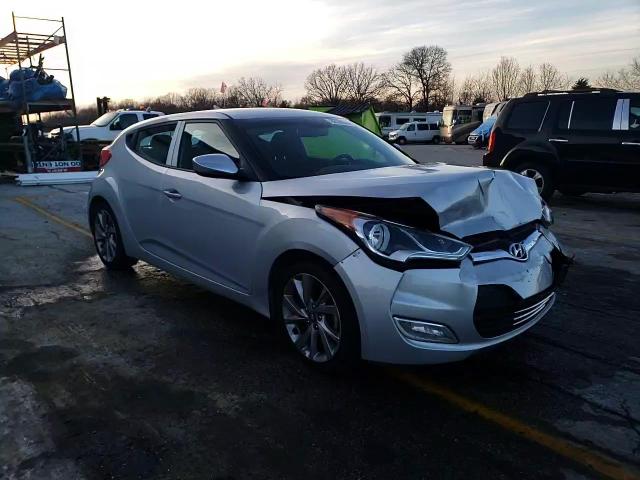 2017 Hyundai Veloster - Image 14